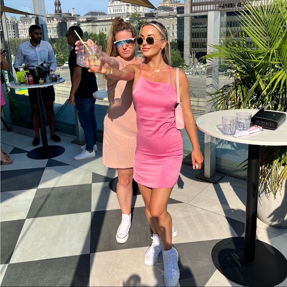 Pink dress - Picture 2 of 4